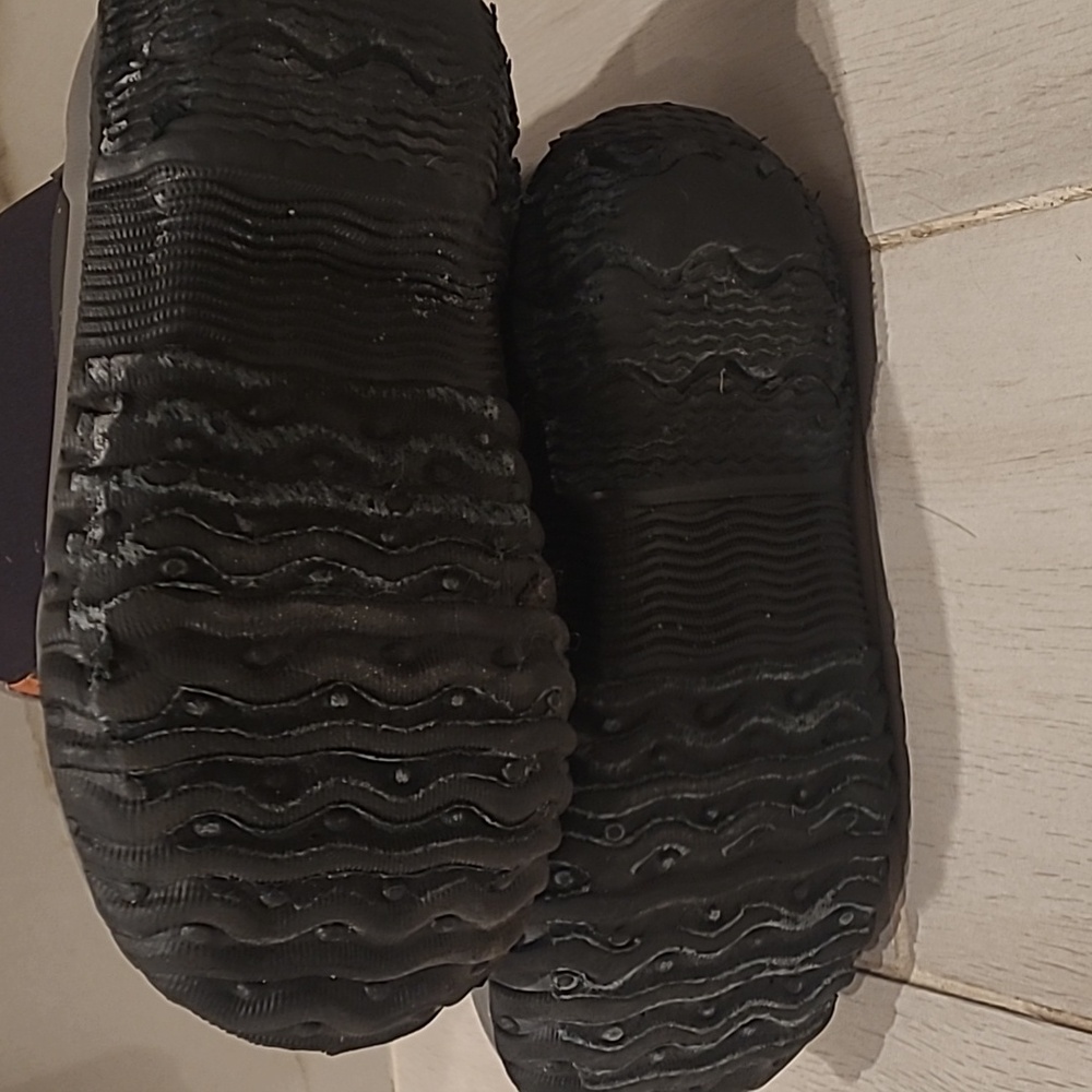 Bogs Snow Boots Size 11 - Picture 4 of 5